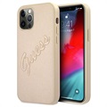 Guess Saffiano Vintage Script iPhone 12/12 Pro tok - arany